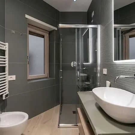 Metro A 1 Min - Casa Elegante - 3 Bagni En דירה *